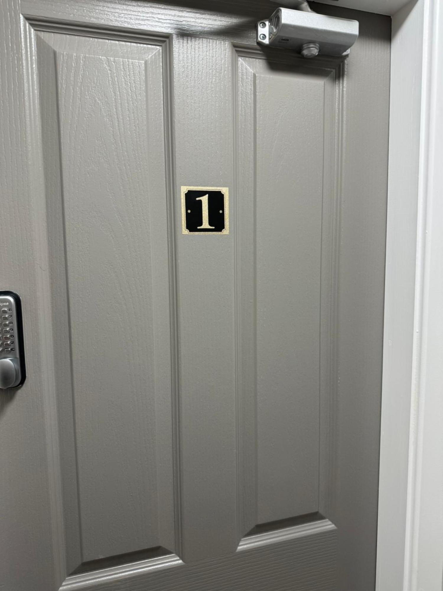 Homestay Ashton-u-lyne Private Ensuite Near Station Stalybridge