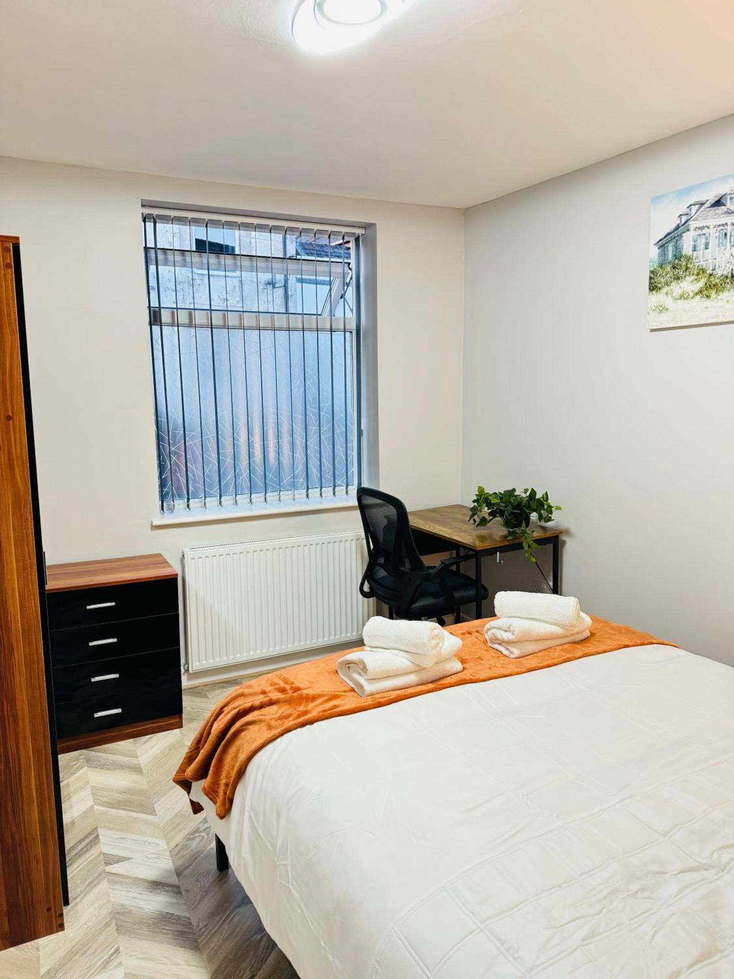 Homestay Ashton-u-lyne Private Ensuite Near Station *