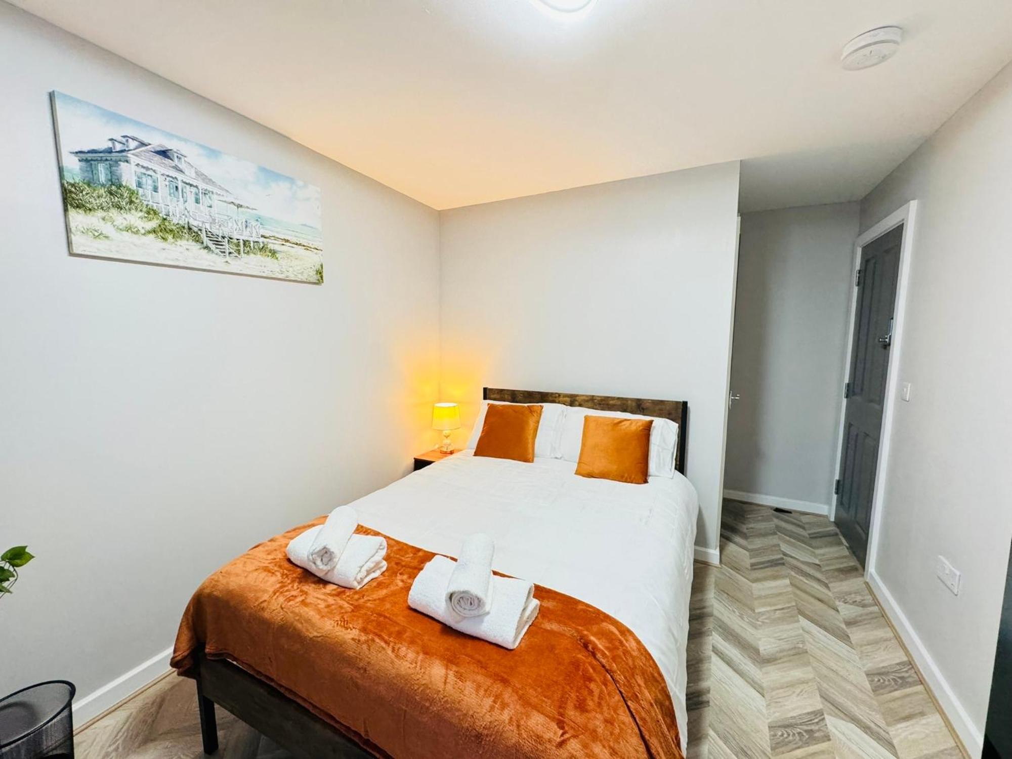 Homestay Ashton-u-lyne Private Ensuite Near Station Stalybridge